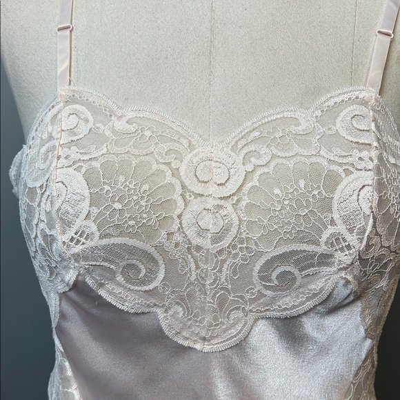 Vintage Delicates light pink polyester satin lace chemise size M - Picture 11 of 16